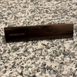Hourglass stick foundation